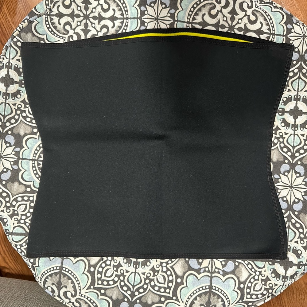 New Hot Belt Black and Pink Waist Trainer - Picture 3 of 6